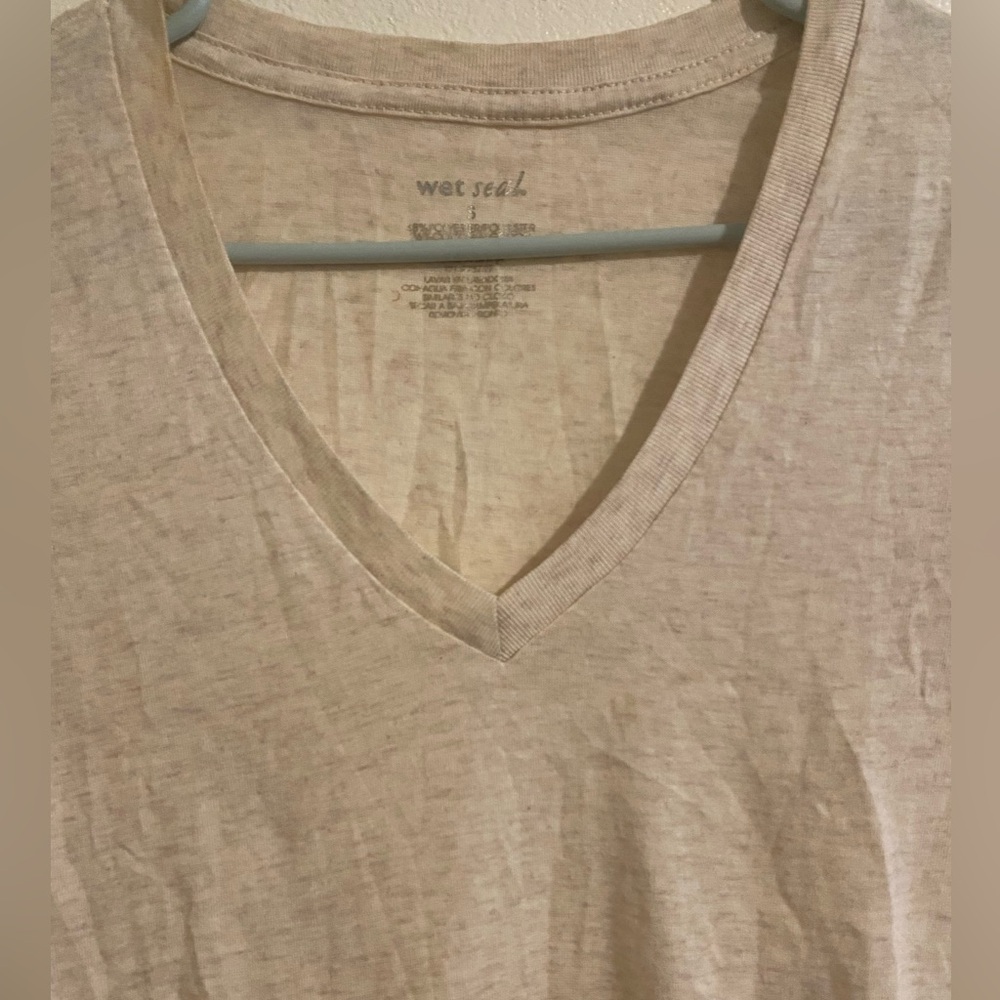 ⭐️White Tee - Picture 2 of 4